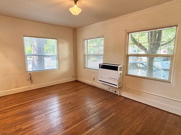 3rd image of 236 SE 32nd Ave APT B