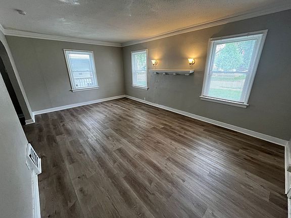 3rd image of 6126 S Benton Ave