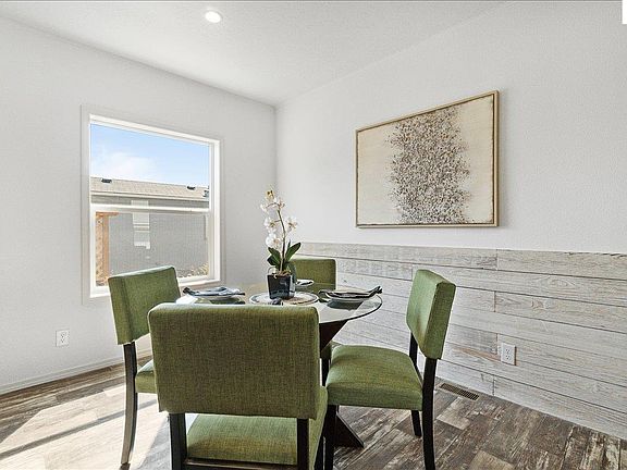 5th image of 132 Finlay Loop