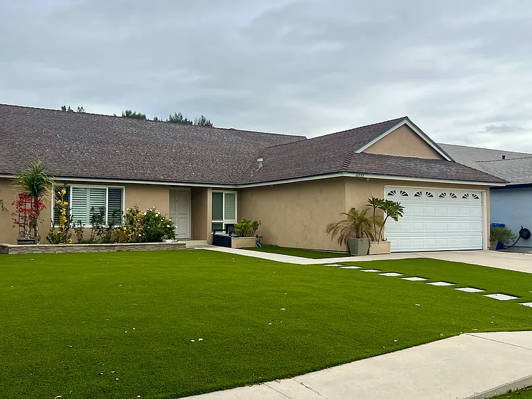 22135 Ballinger St — Photo 1