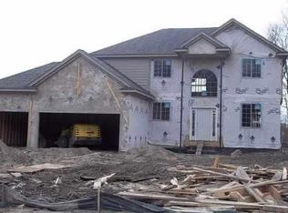 8365 Gretchen Dr, Sterling Heights, MI 48312