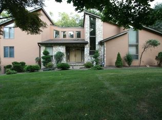 1049 Belair Ct, Mountainside, NJ 07092