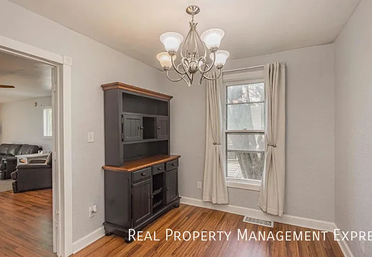 807 W 13th St — Photo 20