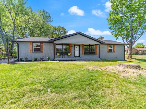 100 Eleazer Dr, Dickson, TN 37055