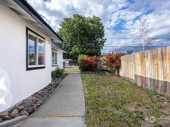 4th image of 804 W Viola Avenue