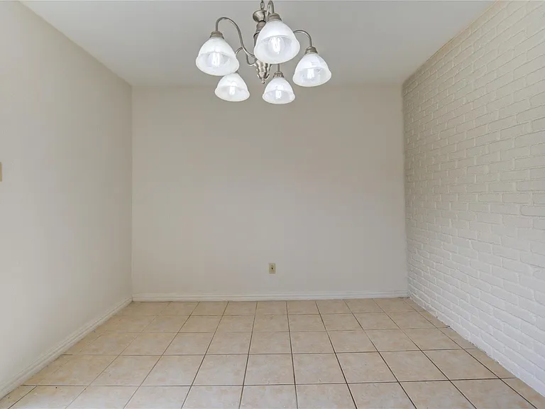 14633 Perthshire Rd — Photo 22