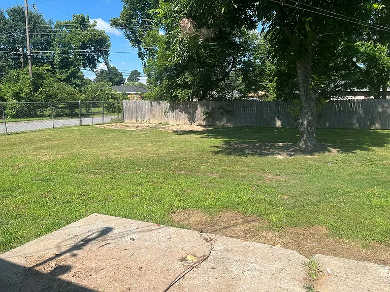 813 Sorrells Dr — Photo 15
