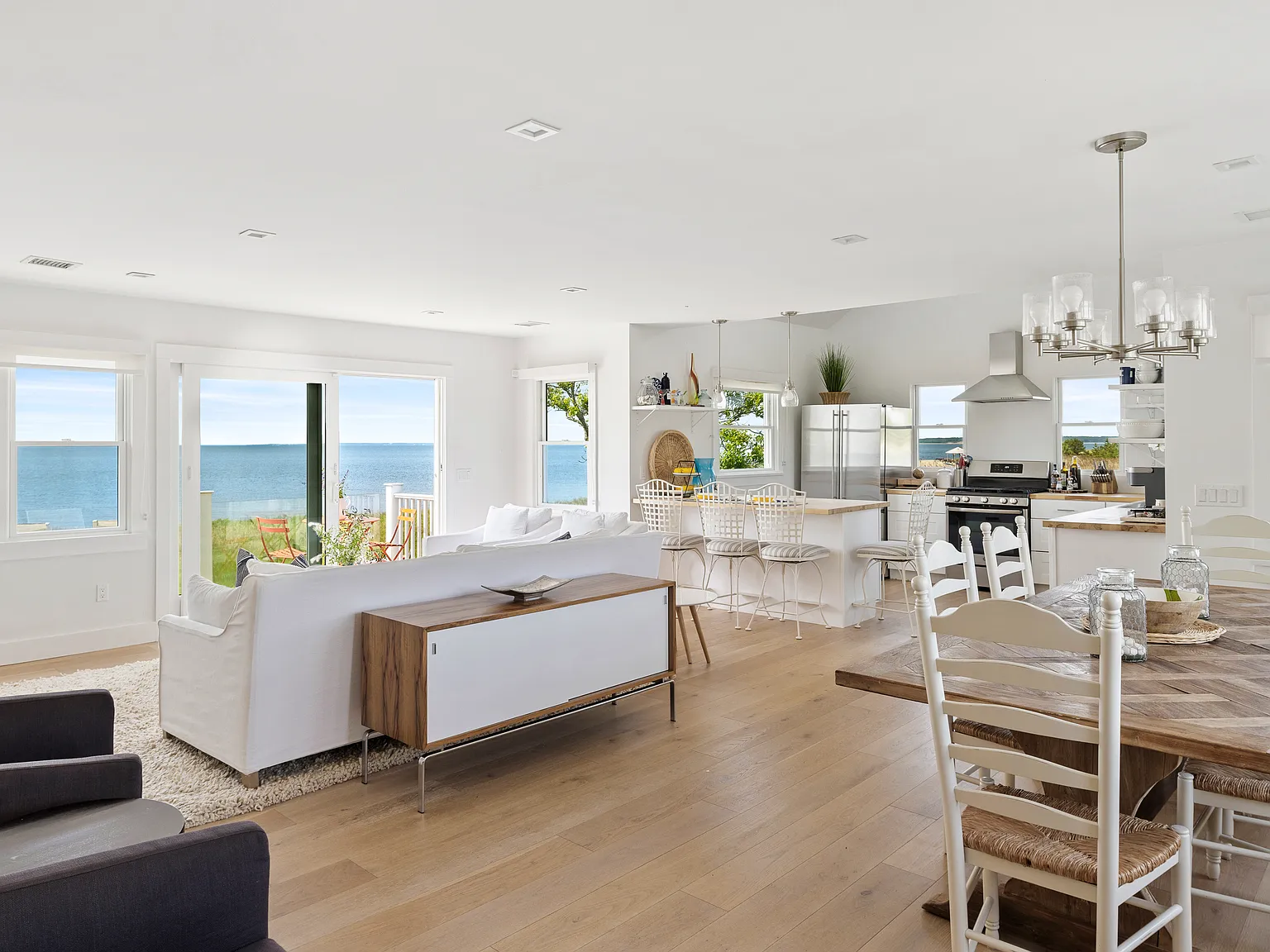 Spectacular Bayfront with Magnificent Sunsets — Photo 4