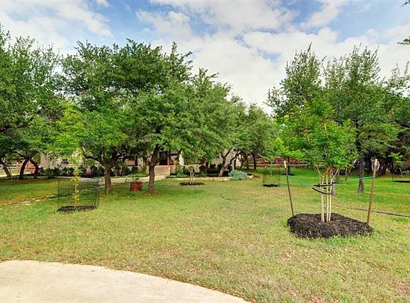 4th image of 301 Saddle Blanket Dr