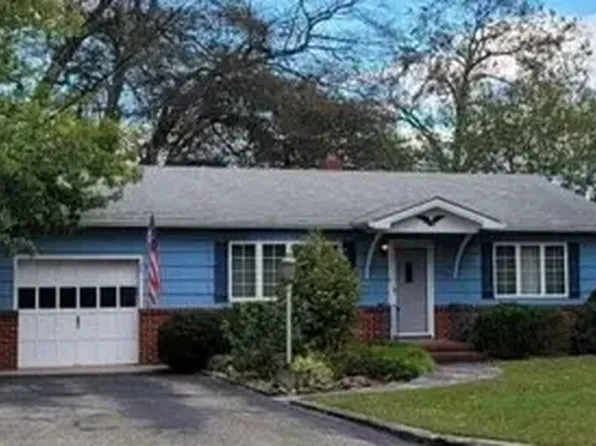 303 Clubhouse Rd, Beachwood, NJ 08722
