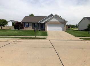 175 Quail Dr E, Highland, IL 62249