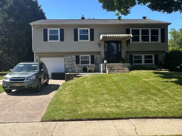 500 Wood Lane Ct, Cinnaminson, NJ 08077
