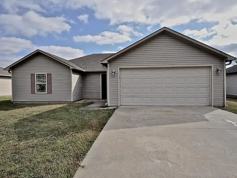 3884 Turfway Dr — Photo 1