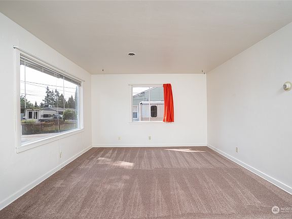 4th image of 1008 S Hawthorne Street