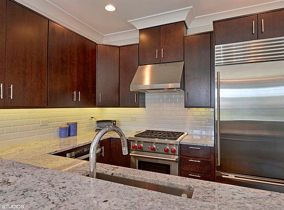 5th image of 1040 W Diversey Pkwy #2W