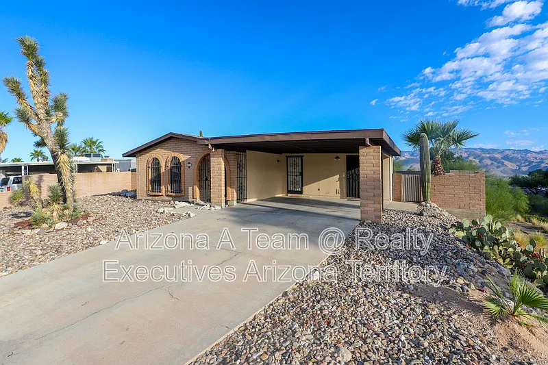 4 bed, 2.0 bath, 1618 sqft, $2,125 — Photo 1
