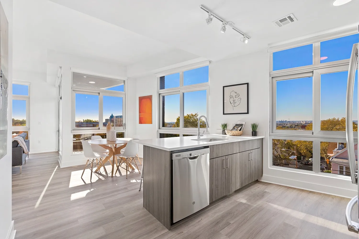 2130JFK — Photo 4