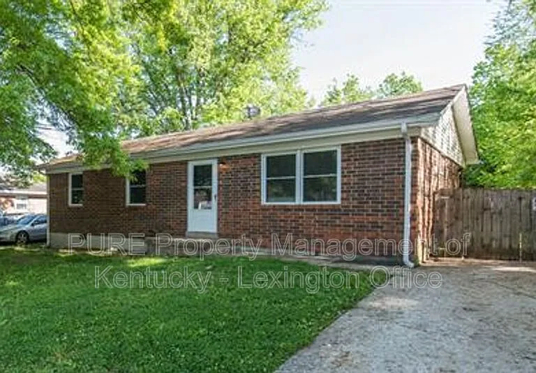316 Longview Dr — Photo 2