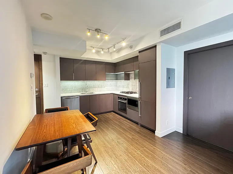 38 Smithe St #755 — Photo 6