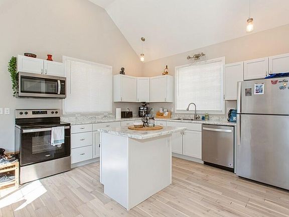 5th image of 1301 Wolcott Ave