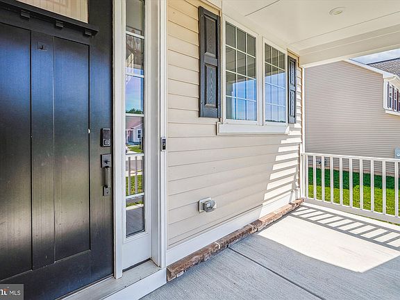 3rd image of 105 Sundial Ct