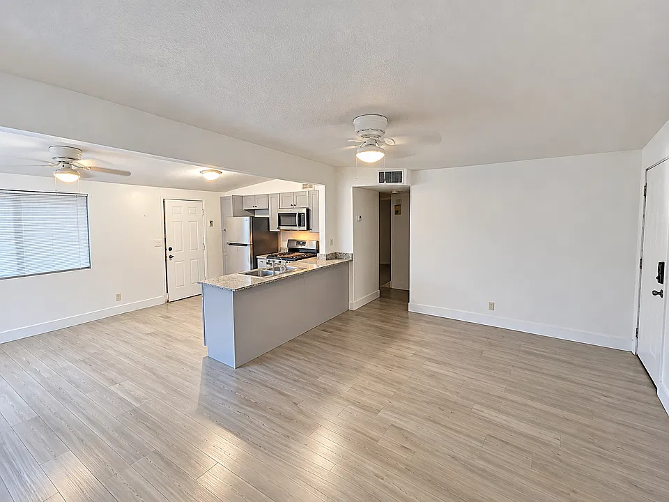 156 W East St