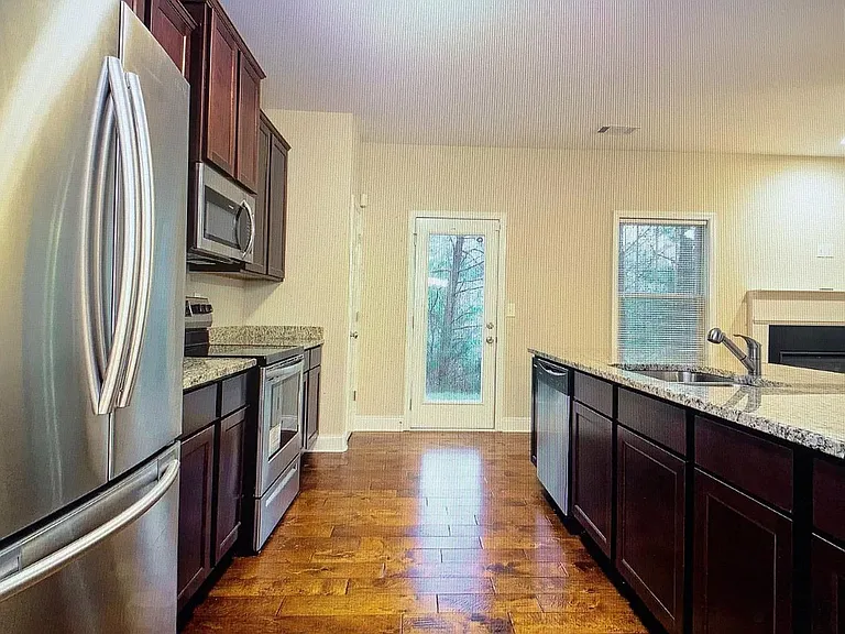 517 Kirkland Dr — Photo 6