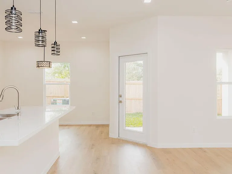 2701 Kerria Ave — Photo 5