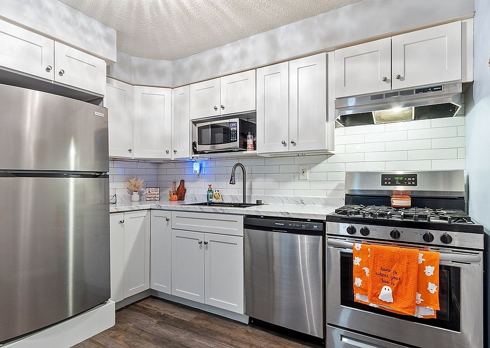 1st image of 655 W Lowell Ave Unit 6