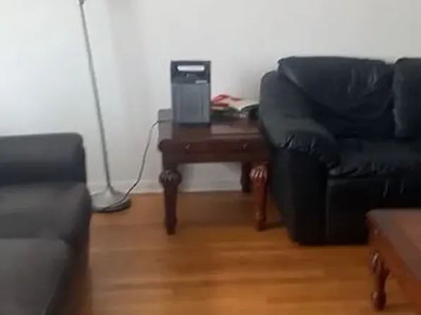 224 N Pleasant Dr, Glenwood, IL 60425