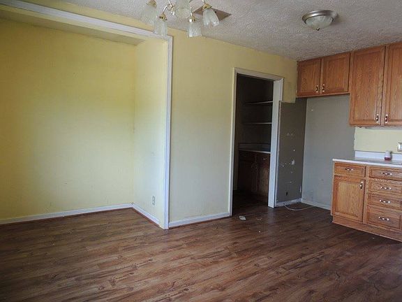 4th image of 1906 W Westlea Dr