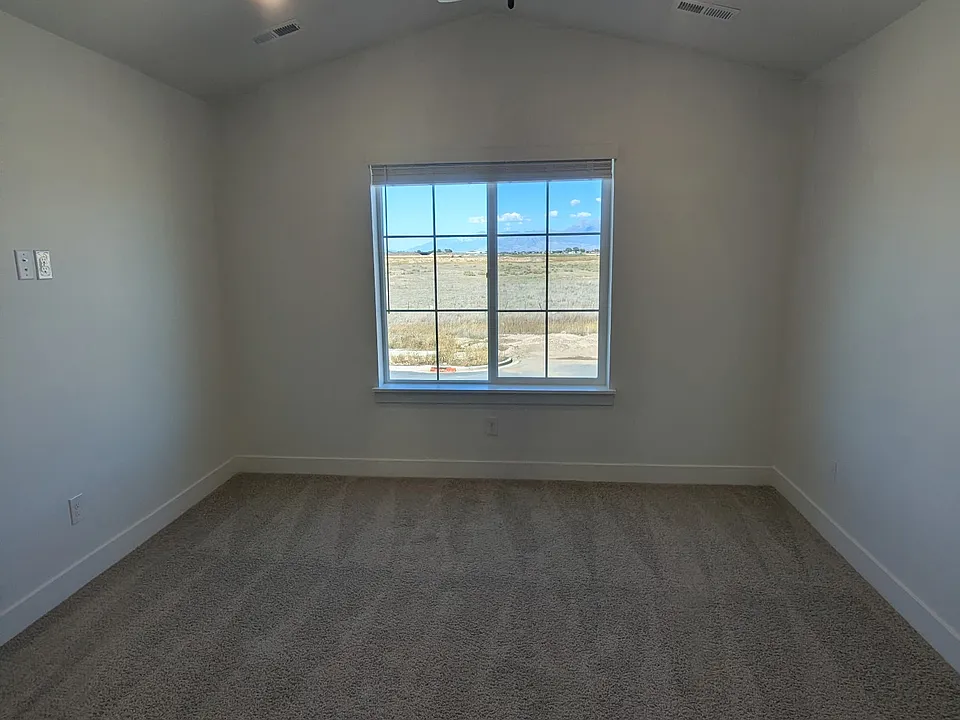 1302 W 1290 N