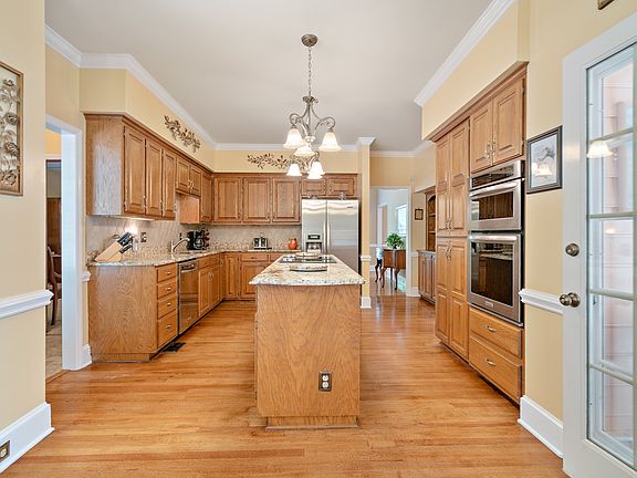 Gourmet Kitchen 
