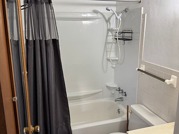 4th image of 434 Heather St #434