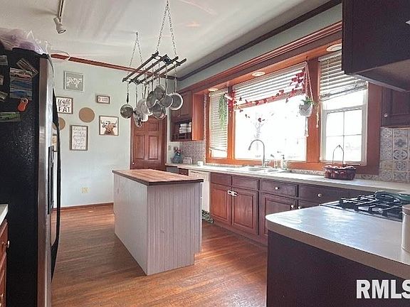 4th image of 609 W Adams St