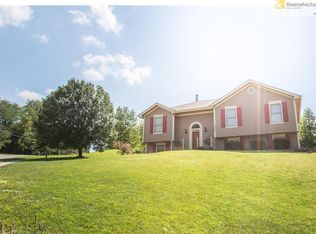 7231 N Hickory St, Kansas City, MO 64118