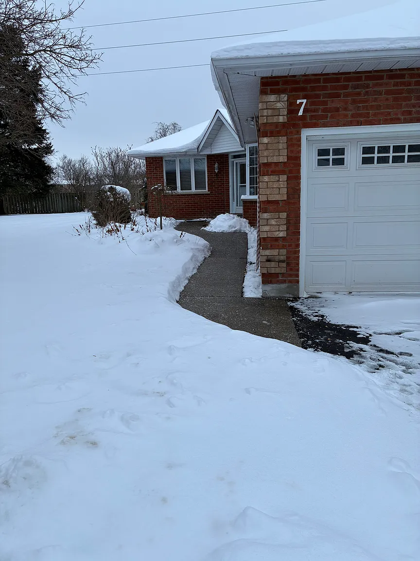 71 Beasley Cres photo 1