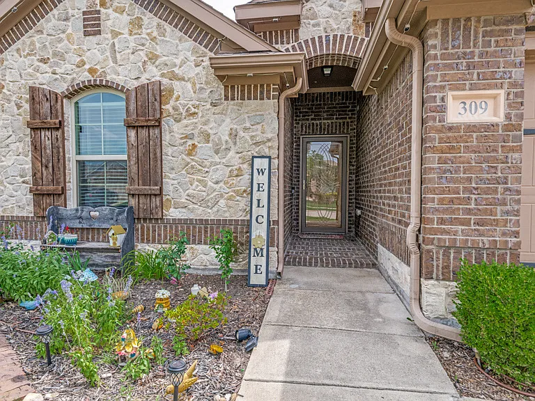 309 Acadia Ln — Photo 3