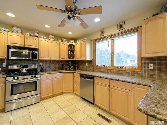 5th image of 301 Marlin St