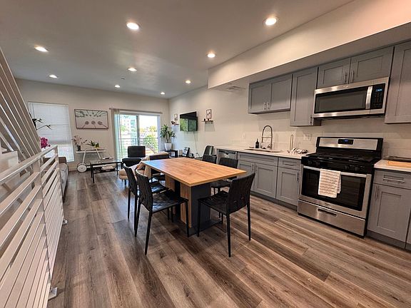 5th image of 2625 Somerset Dr