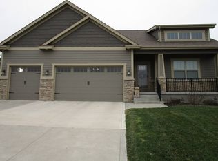 809 W Scenic Valley Dr, Indianola, IA 50125