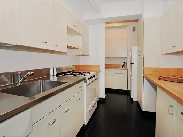 400 East 52nd Street image 1 of 4