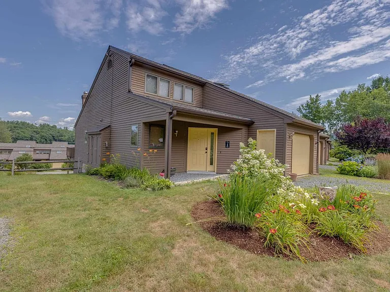 21 Woodbury Dr #27 — Photo 21