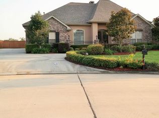 118 Lavender Ct, Belle Chasse, LA 70037