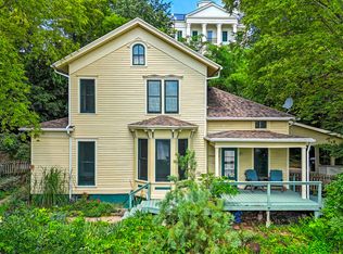 718 W 2nd St, Muscatine, IA 52761