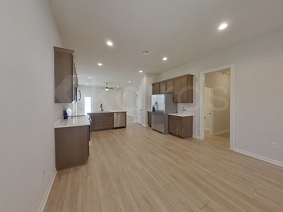 5th image of 13968 Rosewell St