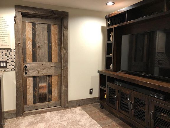 2nd image of 10491 Lovers Ln NW