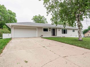 5 Edward Dr, Le Mars, IA 51031