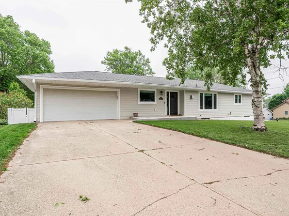 5 Edward Dr, Le Mars, IA 51031
