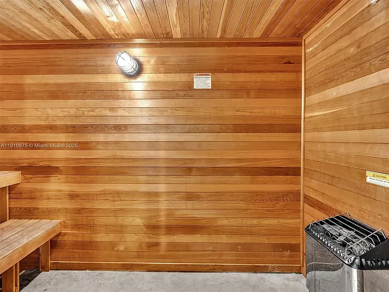 2200 NE 4th Ave — Photo 16